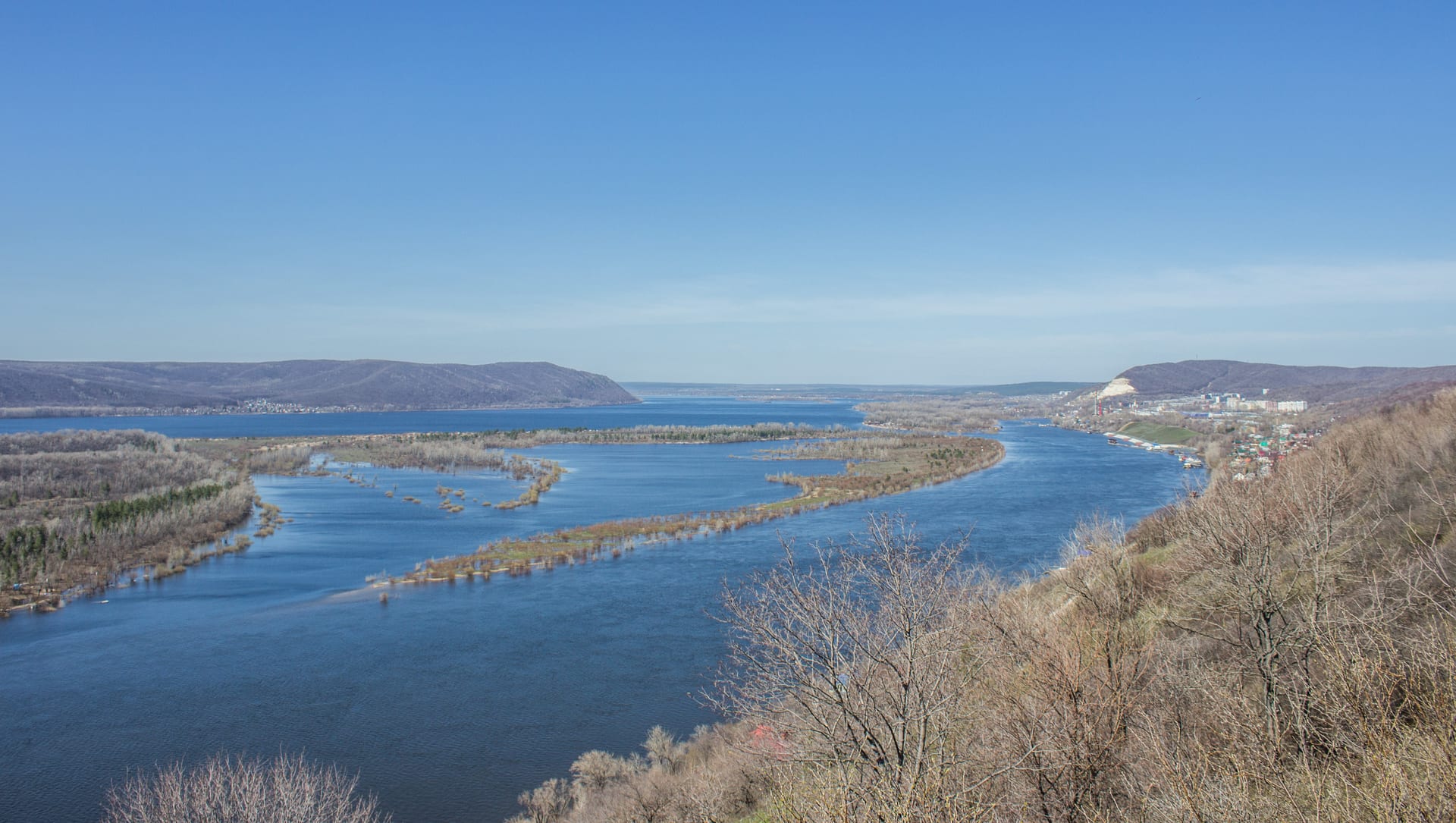 Самара с воды на закате